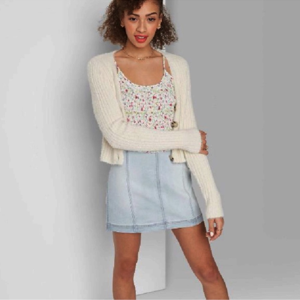 5/$25 WILD FABLE light wash denim skirt